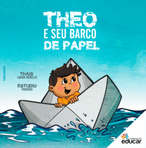 Capa do livro Theo e seu Barco de Papel, na cor azul, ao centro lê-se o título do livro e abaixo o nome da autora: Thais Laham Morello, e o nome do estúdio ilustrador: Estúdio Pandora, e o nome da editora: Fundação Educar. Vê-se também o personagem principal, Theo, uma criança de cabelos castanhos, pele parda e vestindo uma camiseta amarela. Theo está dentro de um barco de papel gigante.